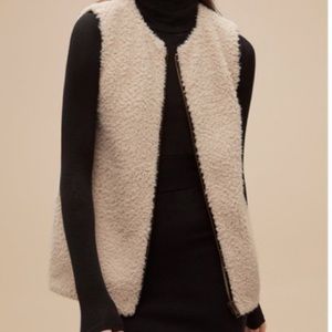 Aritzia Wilfred Chatou Vest in Cream. Size M